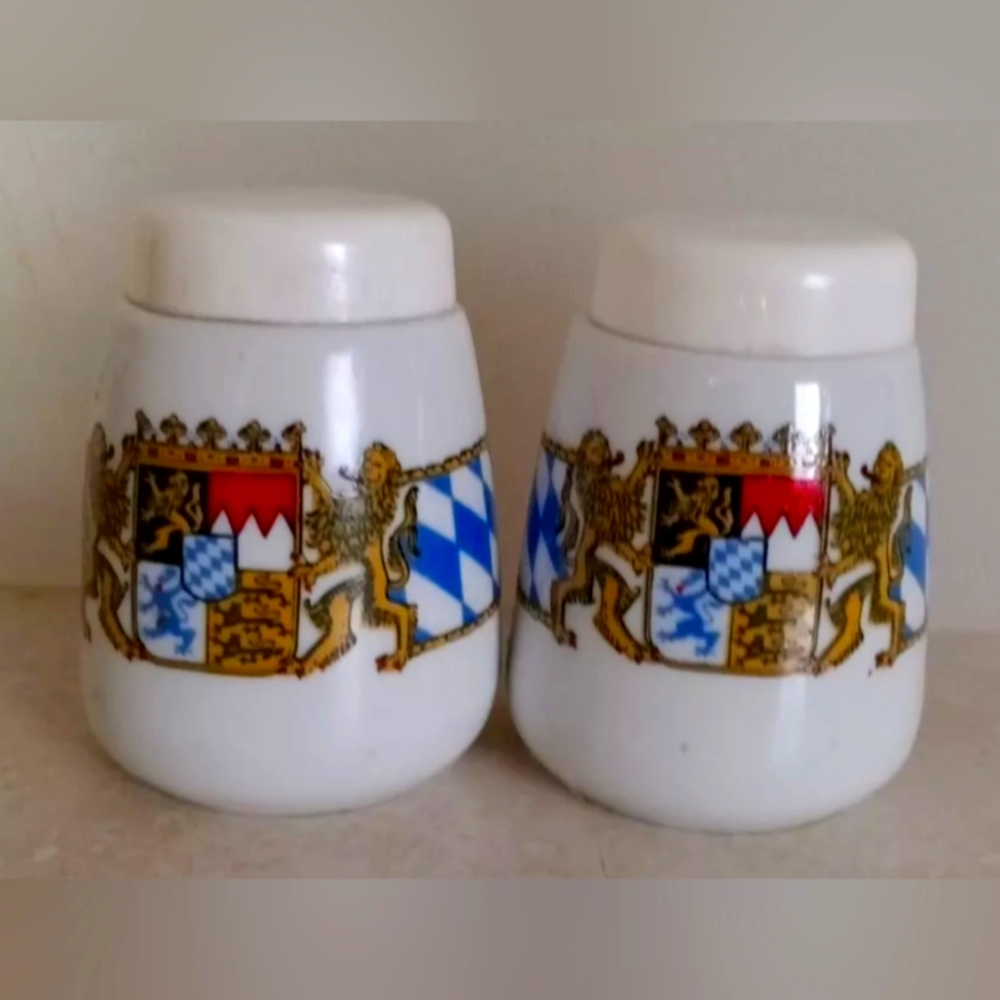 Vintage BAVARIA COAT OF ARMS Salt & Pepper Shakers Seltmann Welden W Germany